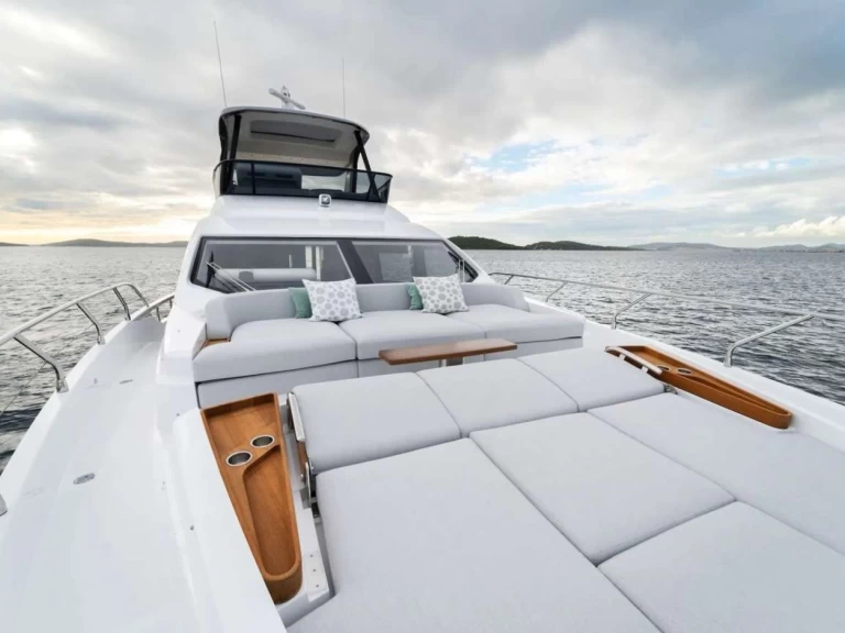 Huur een Azimut DONNA in Šibenik