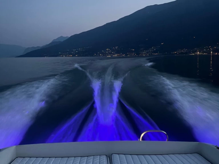 Huur Motorboot met of zonder schipper Airon in Colico