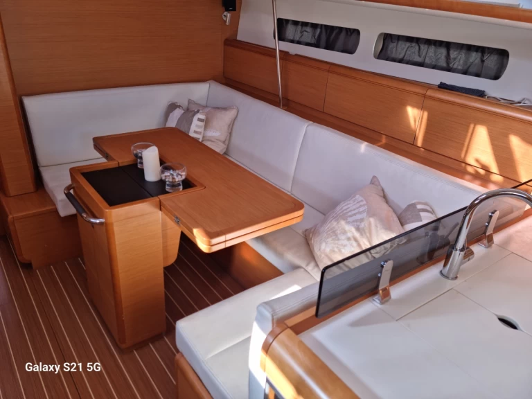 Zeilboot te huur in Milna voor de beste prijs