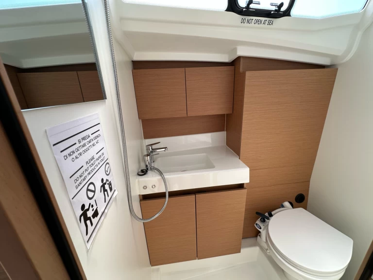 Huur een Jeanneau Sun Odyssey 380 in Nettuno