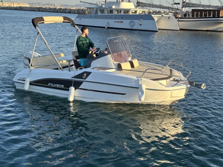 Verhuur Motorboot Bénéteau met vaarbewijs