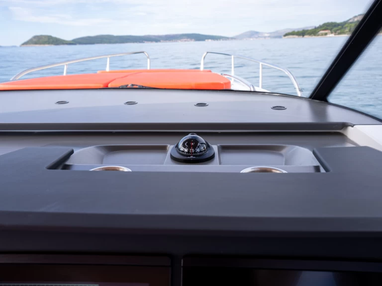 Huur Motorboot met of zonder schipper Nimbus in Split