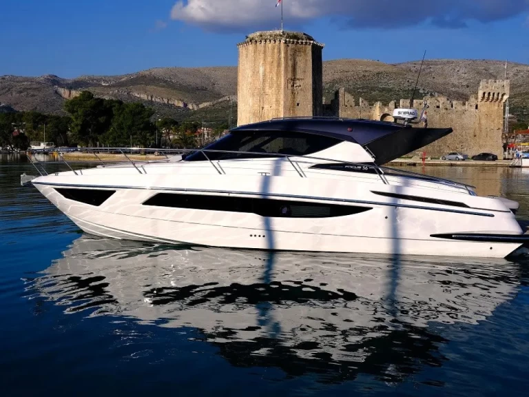 Bootverhuur Focus Focus Power 36 in Trogir via SamBoat