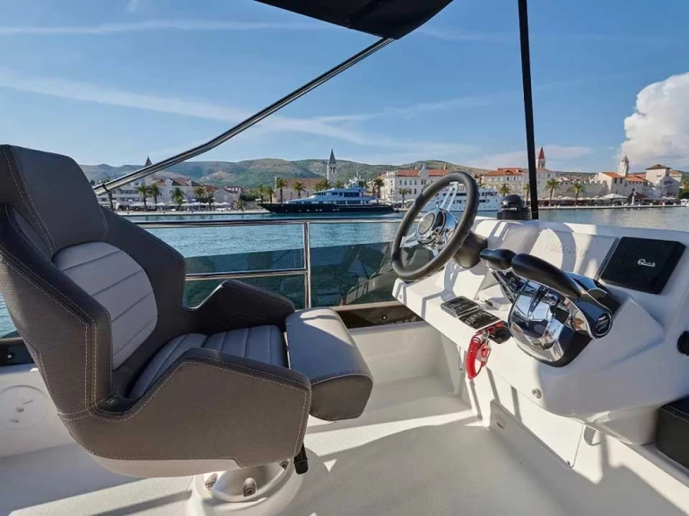 Huur Motorboot met of zonder schipper Jeanneau in Trogir