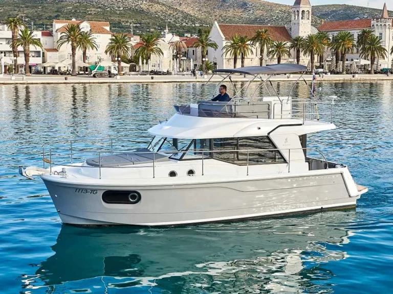 Huur Motorboot met of zonder schipper Bénéteau in Trogir