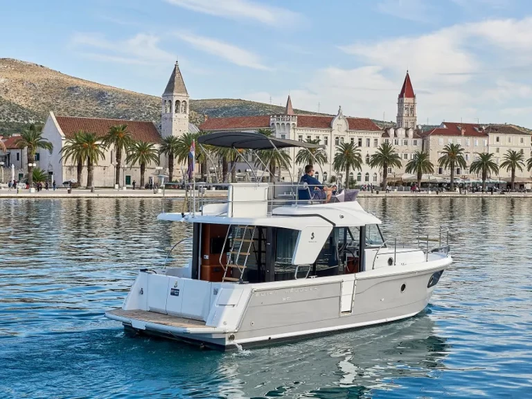Verhuur Motorboot Bénéteau met vaarbewijs