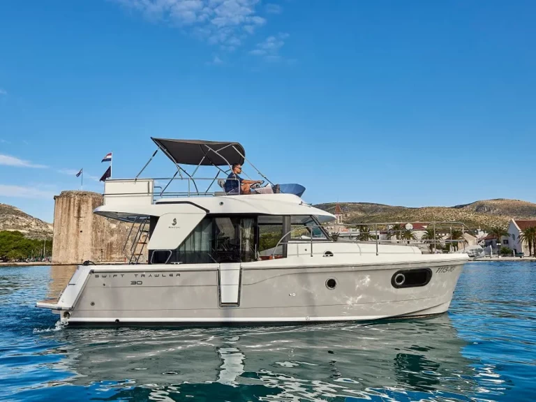 Bénéteau Swift Trawler 30 te huur van particulier of professional in Trogir