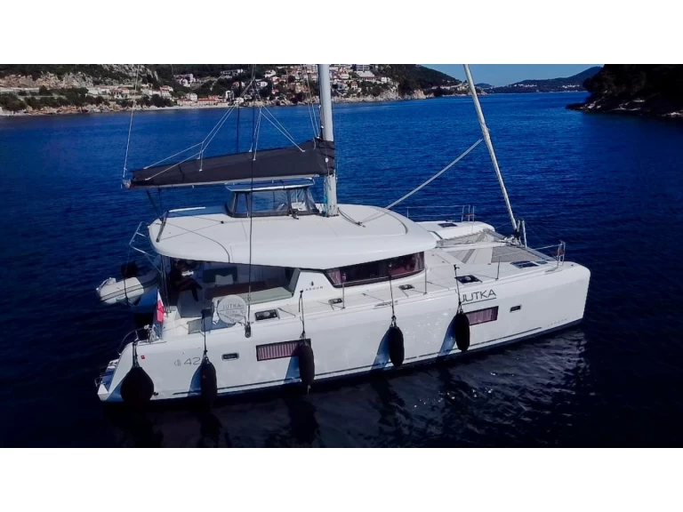 Verhuur Catamaran Lagoon met vaarbewijs