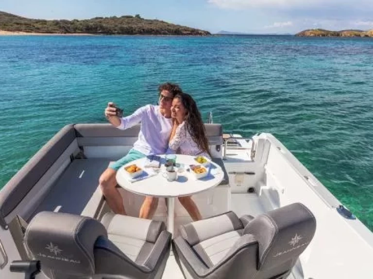 Huur een Jeanneau Cap Camarat 6.5 WA in Bastia Port