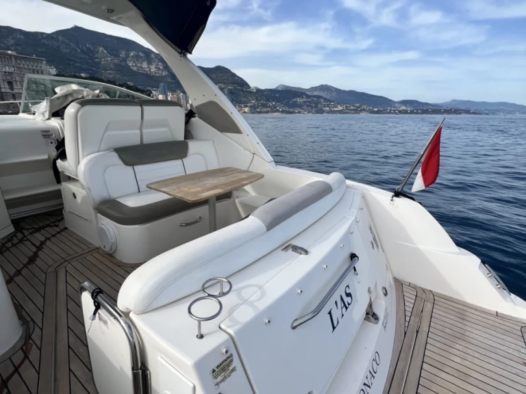 Jachthuur in Monaco - Sea Ray Sea Ray 335 Sundancer via SamBoat