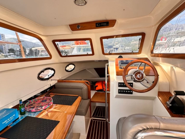 Bootverhuur Betina 700 in Budva via SamBoat