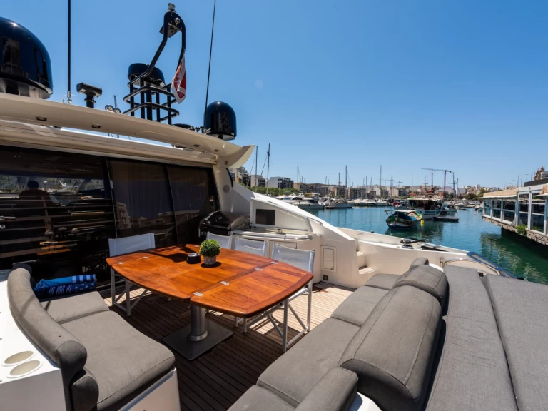 Bootverhuur Sunseeker Predator 72 in San Ġiljan via SamBoat