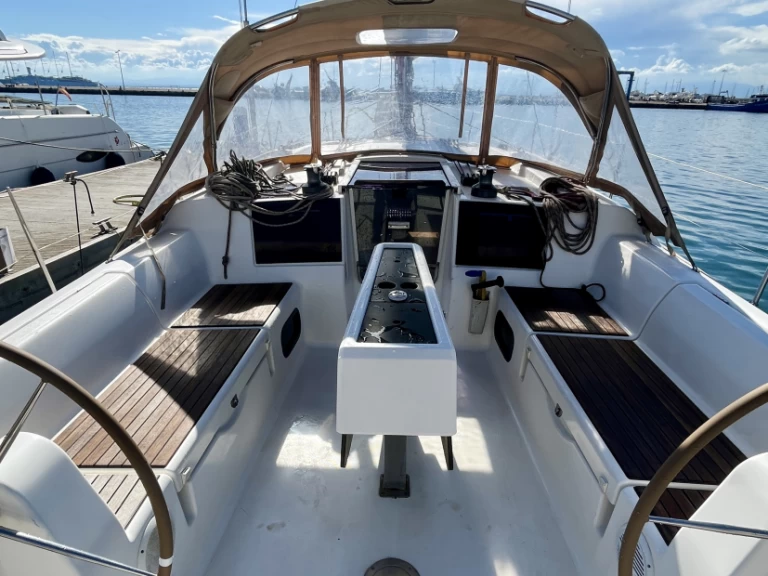 Huur een Dufour Dufour 382 Grand Large in Roses