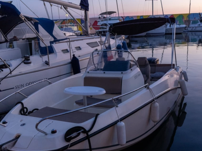 Bootverhuur Saint-Raphaël goedkoop Activ 555 Open