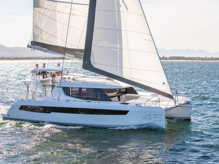 Huur Catamaran met of zonder schipper Leopard Catamarans / Robertson & Caine in Toulon