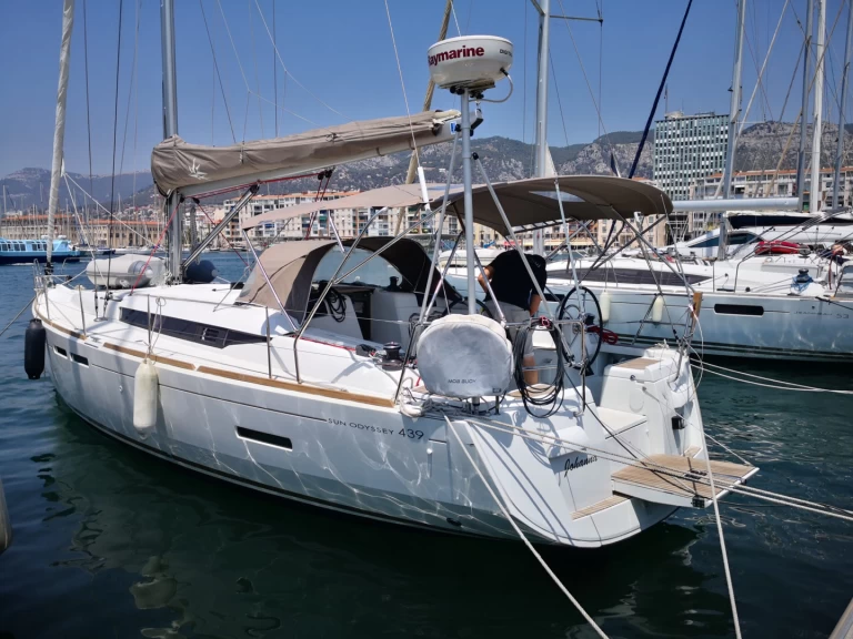 Huur een Jeanneau Sun Odyssey 439 in Toulon