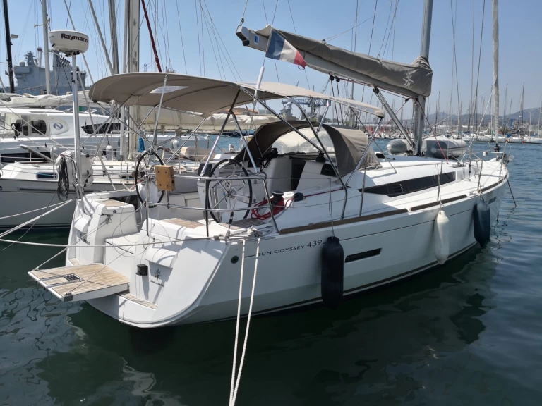 Bootverhuur Toulon goedkoop Sun Odyssey 439