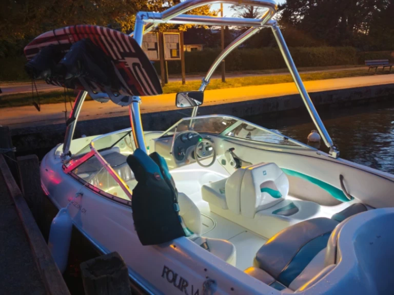 Huur Motorboot met of zonder schipper Four Winns in Saint-Jorioz