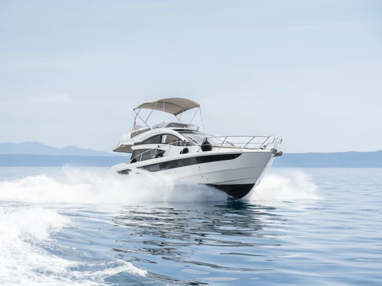 Bootverhuur Makarska goedkoop Galeon 430 Skydeck