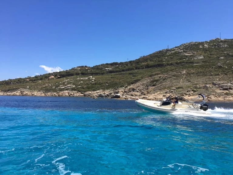 Jachthuur in Calvi - Sacs S900 Sport via SamBoat