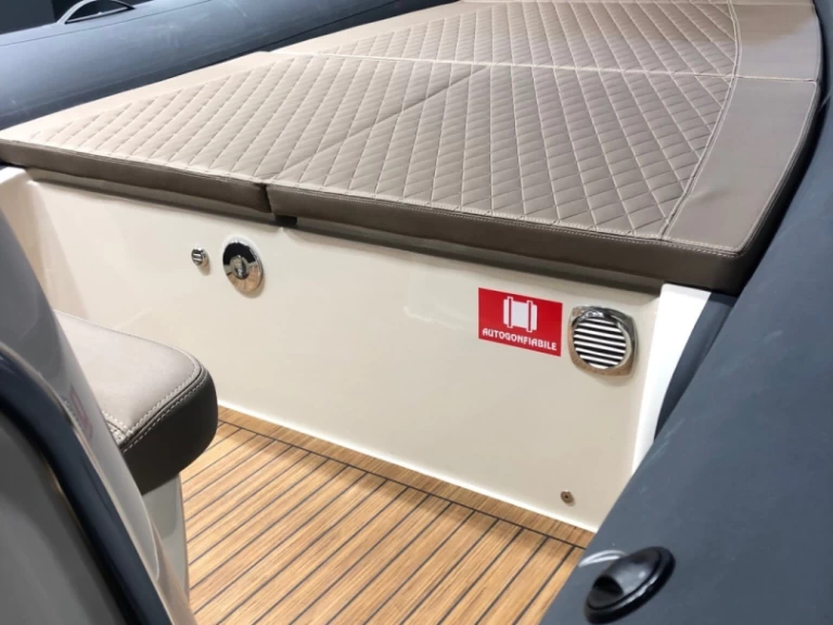 Bootverhuur Calvi goedkoop BSC 780 EBONY