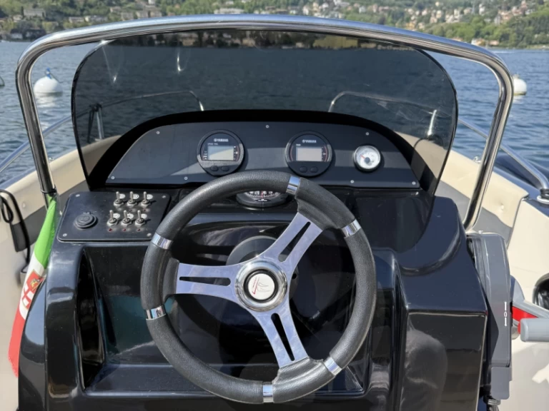 As Marine OPEN 570 te huur van particulier of professional in Como (City)