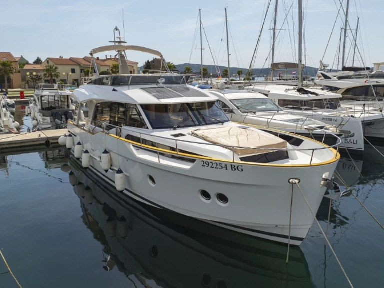 Greenline Yachts Greenline 48 Fly te huur van particulier of professional in Biograd na Moru