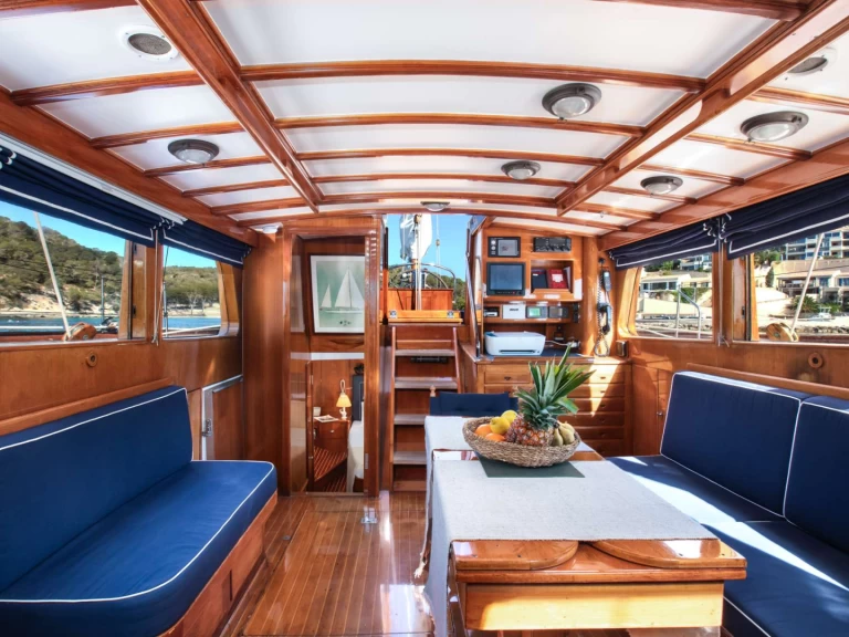 Huur een Abeking & Rasmussen GAEL I in Napels