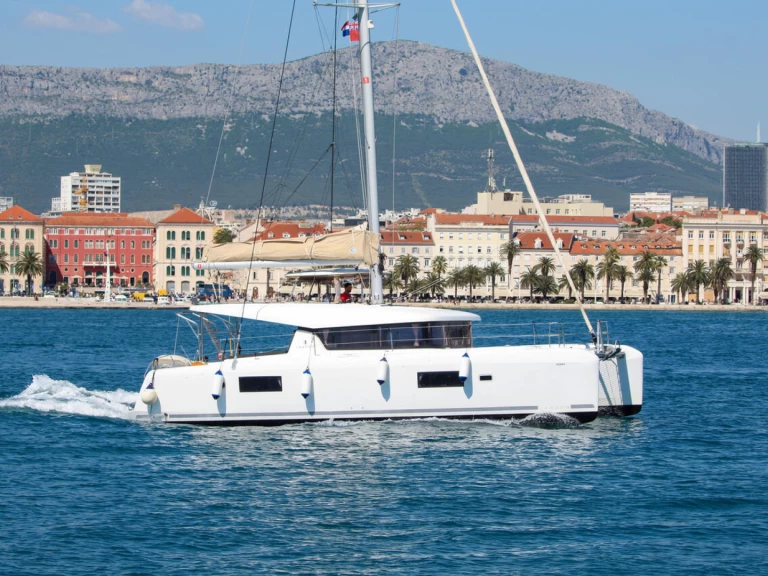 Verhuur Catamaran Lagoon met vaarbewijs