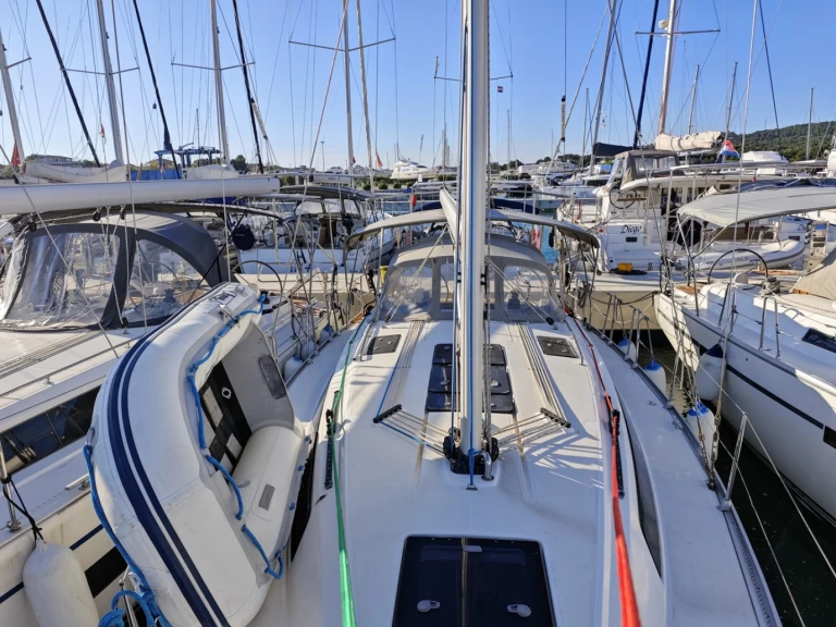 Bootverhuur Bavaria Cruiser 37 in Sukošan via SamBoat