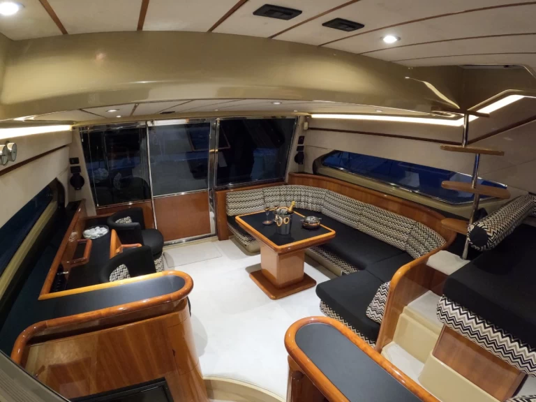 Motorboot te huur in Glyfáda voor de beste prijs