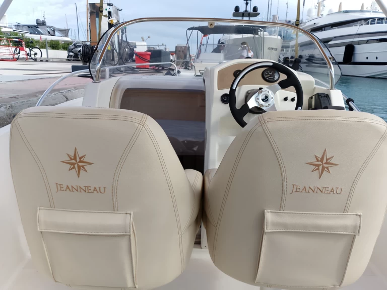 Jachthuur in Antibes - Jeanneau Cap Camarat 555 via SamBoat