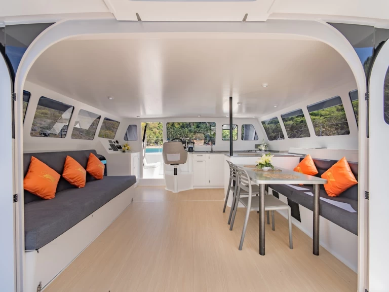 Stealth 420 F1 Power Catamaran te huur van particulier of professional in Phuket