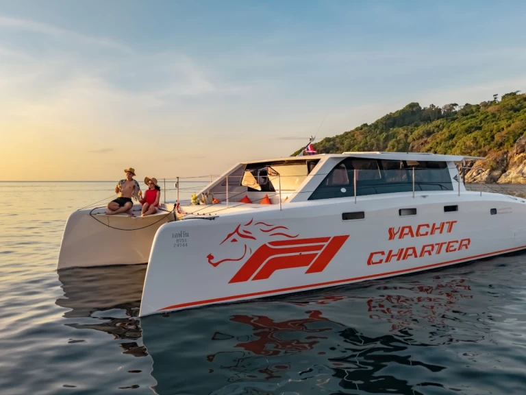 Huur een Stealth 420 F1 Power Catamaran in Phuket