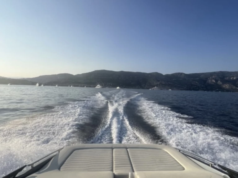 Huur een Cranchi Cranchi E26 in Nice