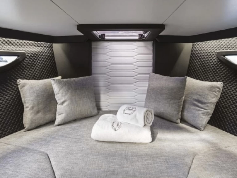 Verhuur Jacht in Nice - Cranchi Cranchi E26