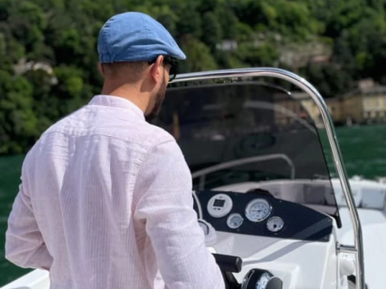 Verhuur Motorboot Trimarchi met vaarbewijs