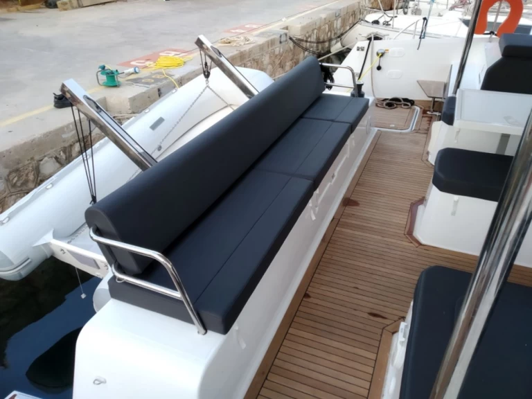 Huur een Fountaine Pajot Astrea 42 in Kallithea