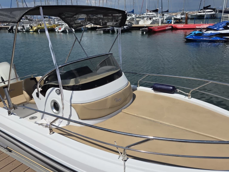 Motorboot te huur in Port-Camargue voor de beste prijs