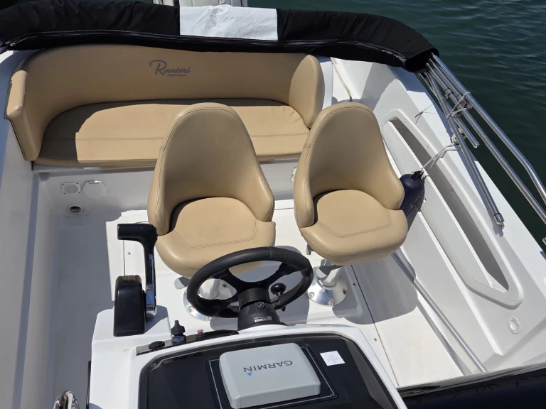 Huur een Ranieri Shadow 20 in Port-Camargue