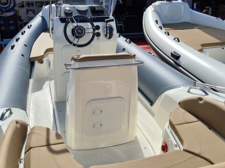 RIB te huur in Mandelieu-la-Napoule voor de beste prijs