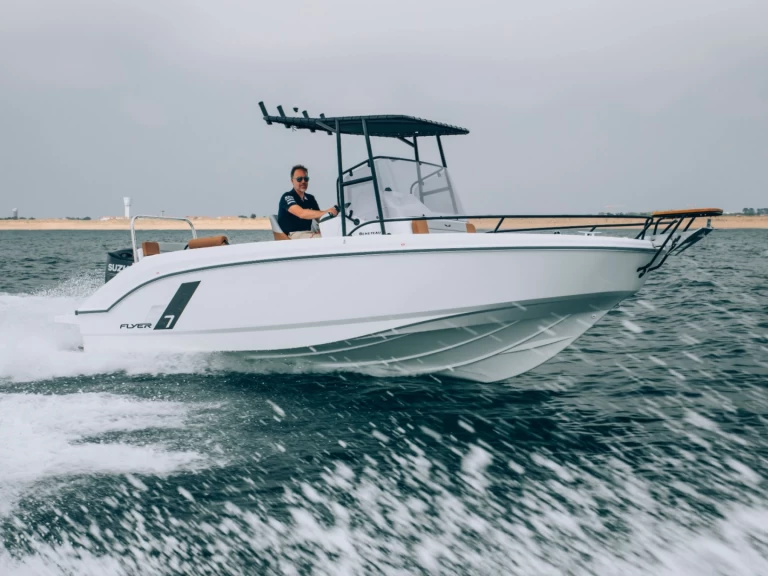 Verhuur Motorboot Bénéteau met vaarbewijs