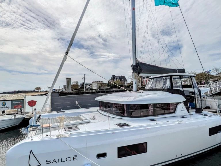 Bootverhuur Lagoon Lagoon 42 in Mahé via SamBoat