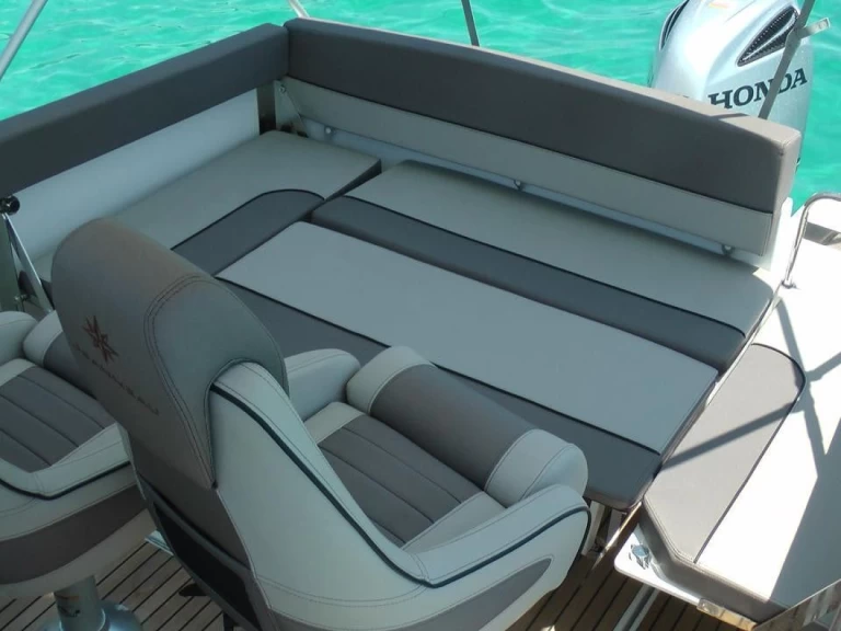 Verhuur Motorboot Jeanneau met vaarbewijs