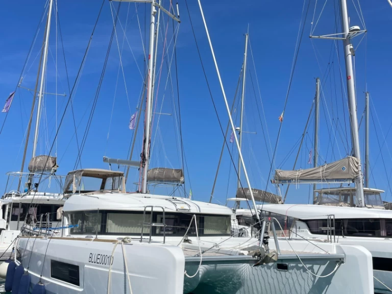 Bootverhuur Lagoon Lagoon 40 in Capo d'Orlando via SamBoat