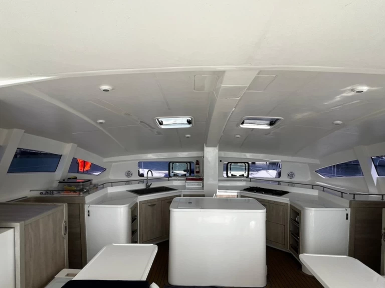 Huur een Island Spirit Yachts Island Spirit 410 in Mai Khao