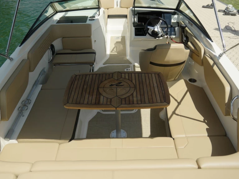 Motorboot te huur in Aix-les-Bains voor de beste prijs