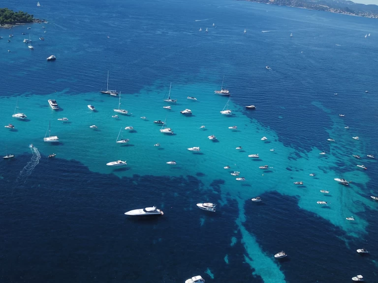 Jachthuur in Antibes - Chris Craft Express 360 via SamBoat