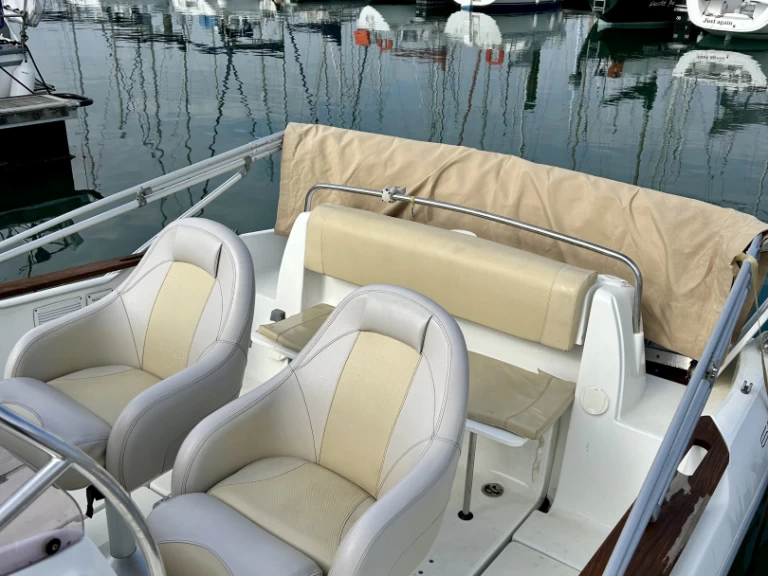 Verhuur Motorboot Bénéteau met vaarbewijs