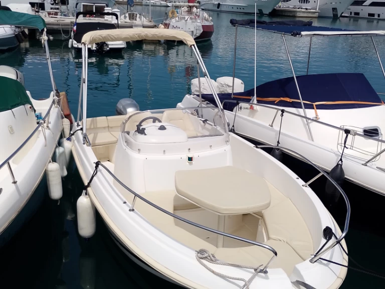 Bootverhuur Jeanneau Cap Camarat 555 in Antibes via SamBoat